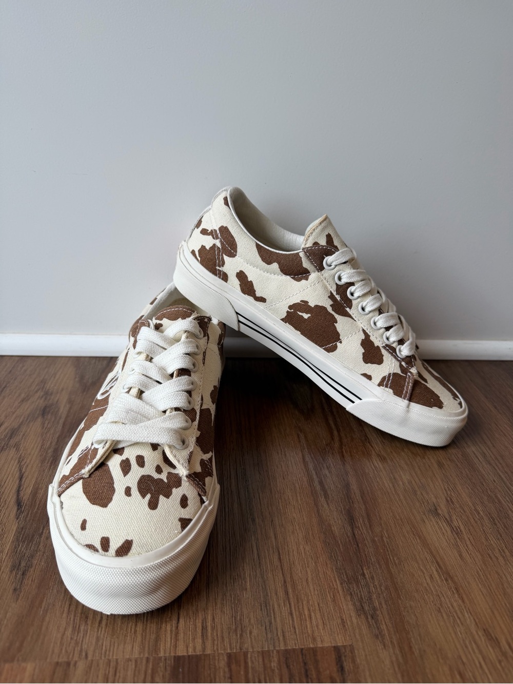 Vans Low-Top Sneakers in Cream and Brown Cow Print. Size W 8. M 6.5